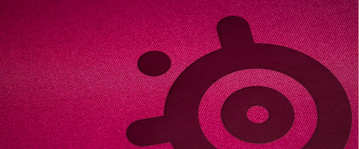 Close-up of the SteelSeries QcK Heavy XXL Magenta micro-woven cloth surface