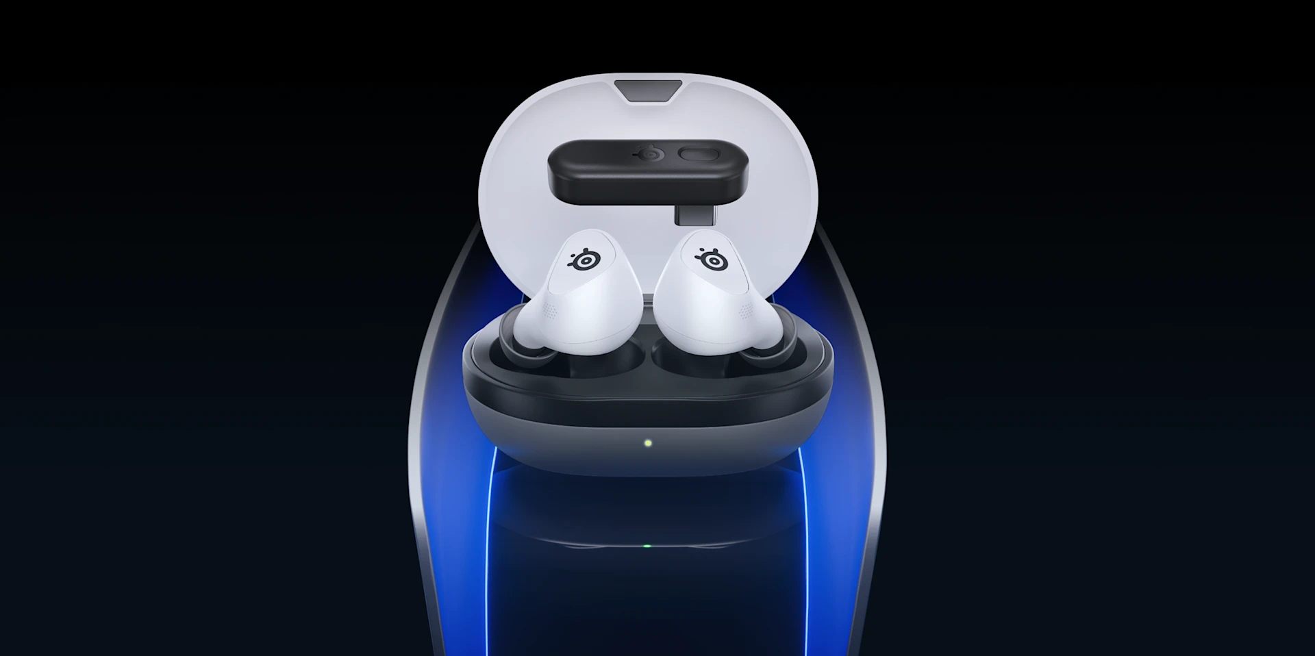 View of the white Arctis Gamebuds headphones lying in a white-black charging case; the dongle is hovering slightly above the headphones; everything is set against a black background with blue stripes on the sides.