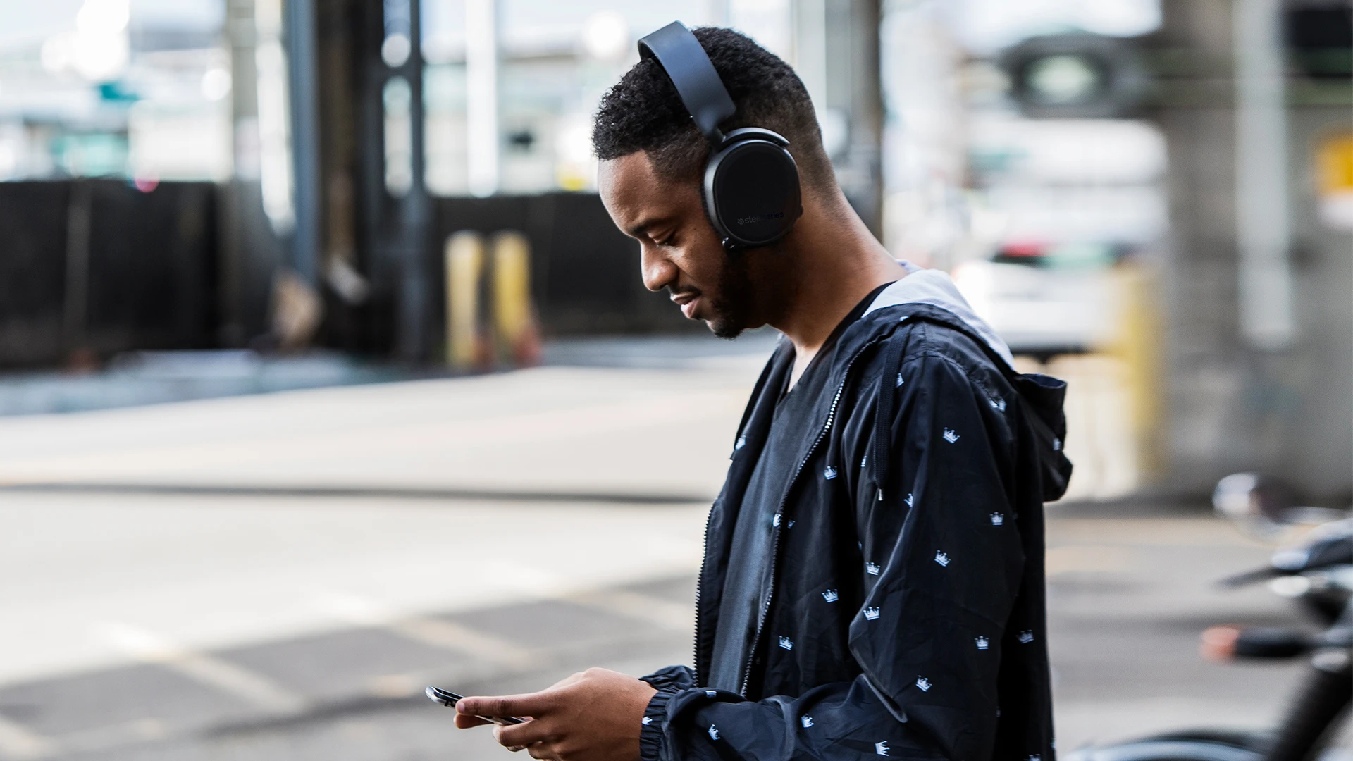 half_width image of Arctis 3 Bluetooth - 4 of 6 mobile