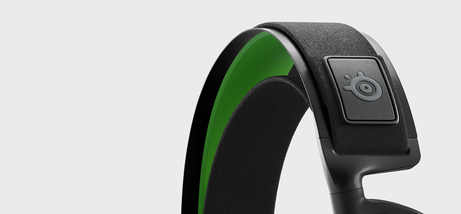 close up image of Arctis 7X+ headset