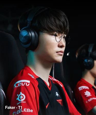 A player from the T1 clan sitting in front of a computer with Arctis Nova Pro Wireless Black headphones on his head