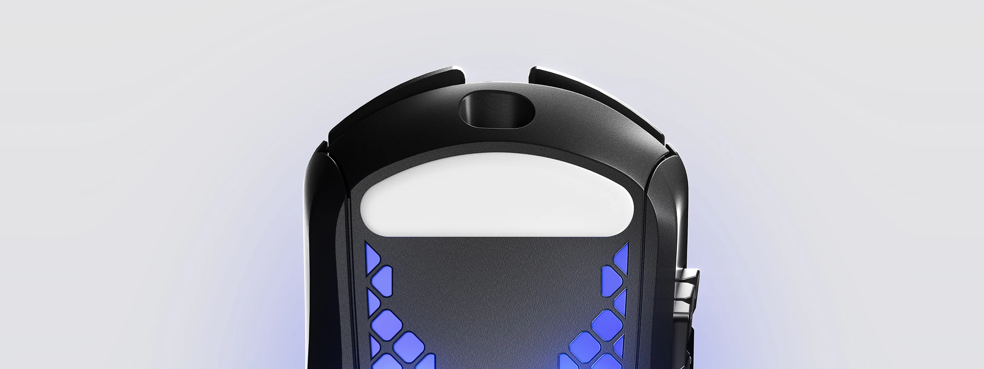 Vista ampliada de los patines Glide 100% PTFE debajo de un Aerox 9 Wireless.