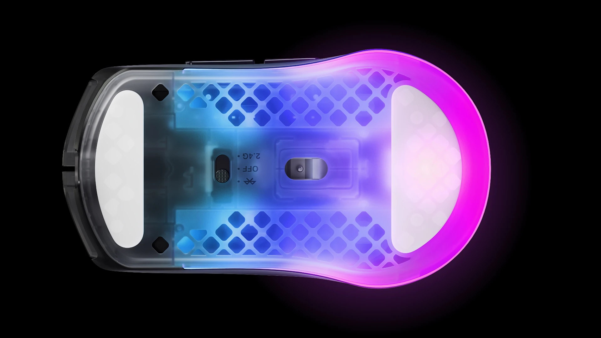 Vista inferior del ratón RGB translúcido que muestra el sensor, las patas y el interruptor de modo inalámbrico.