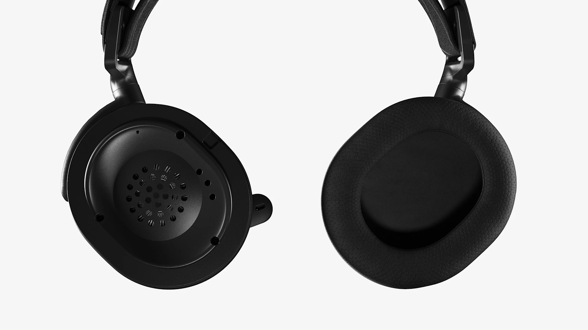 The Arctis earcups with one side removed to show interior.