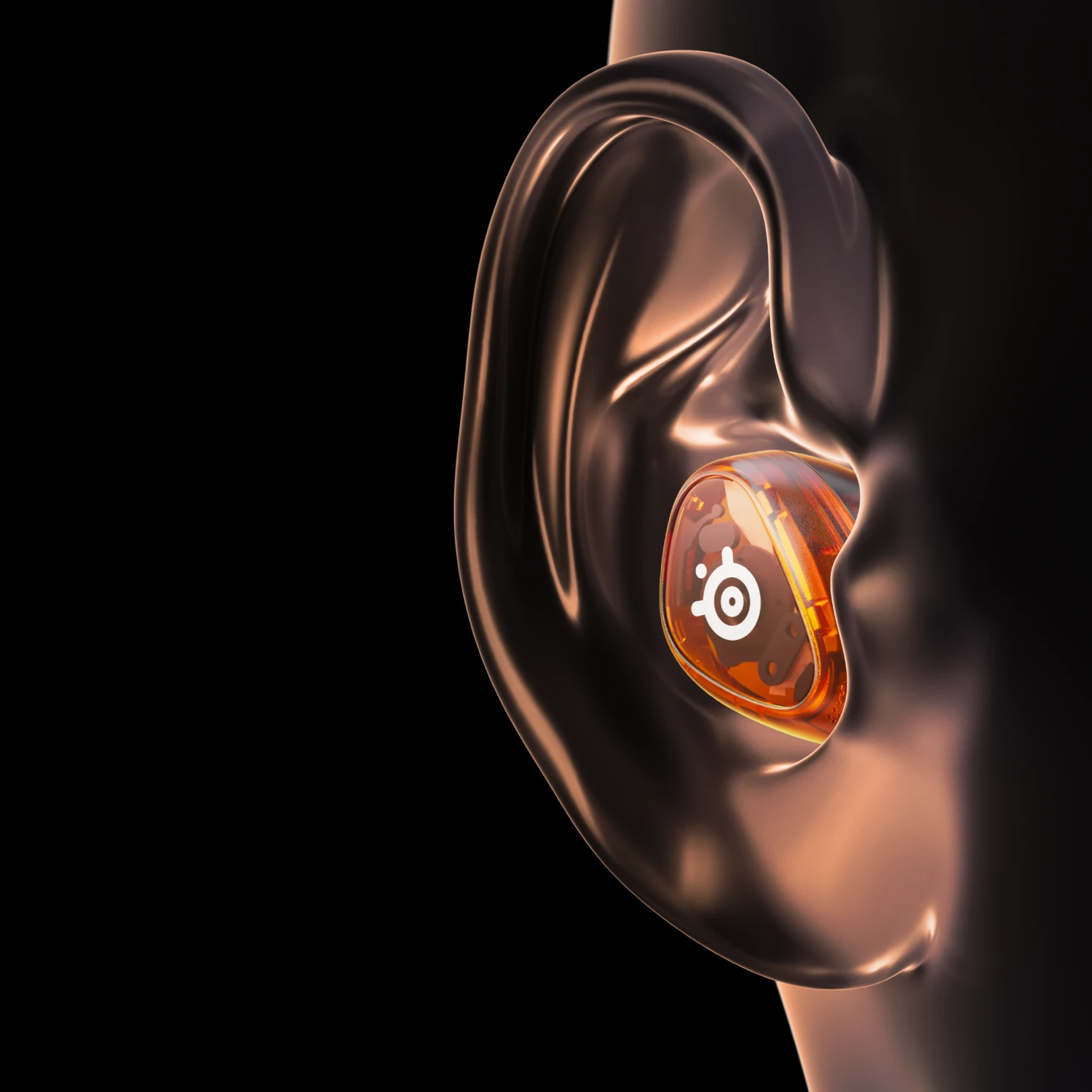 Oreja grande visible del maniquí con auriculares Arctis Gamebuds blancos.