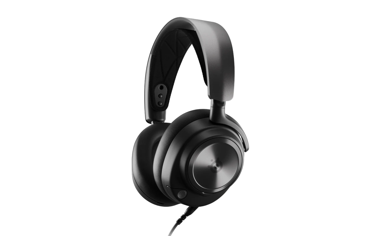 Arctis Nova Pro Headset.