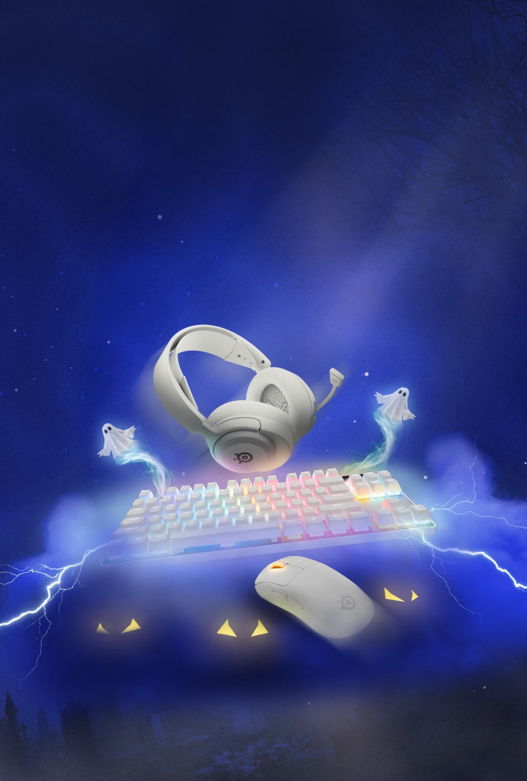 “惊悚优惠”促销横幅中，SteelSeries 游戏装备——耳机、RGB 键盘、鼠标和手柄——漂浮在紫色闪电之中。