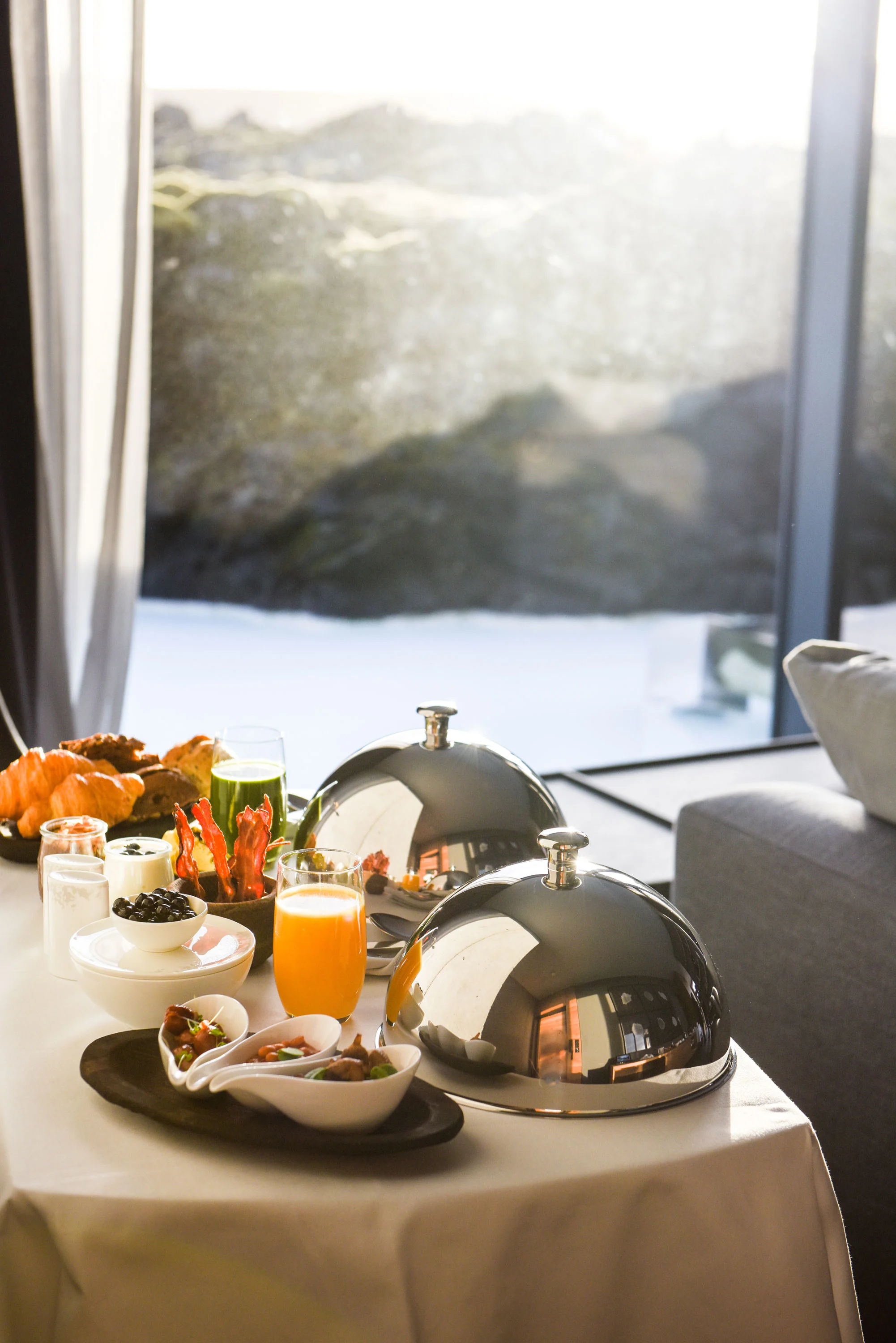 Retreat in room dining, room service, breakfast