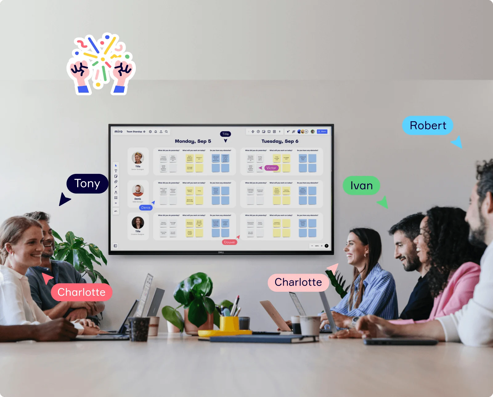 Plusieurs personnes en réunion dans un bureau avec un tableau Miro affiché sur un écran interactif