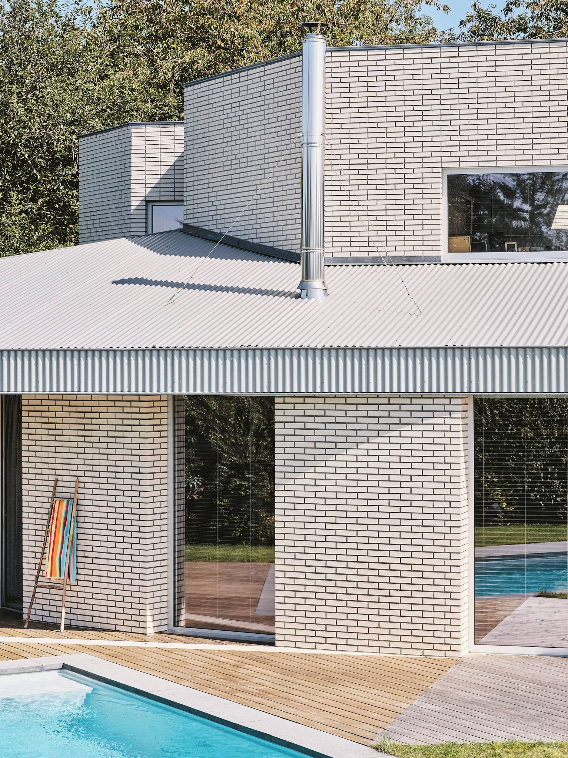 TRIANGLE HOUSE