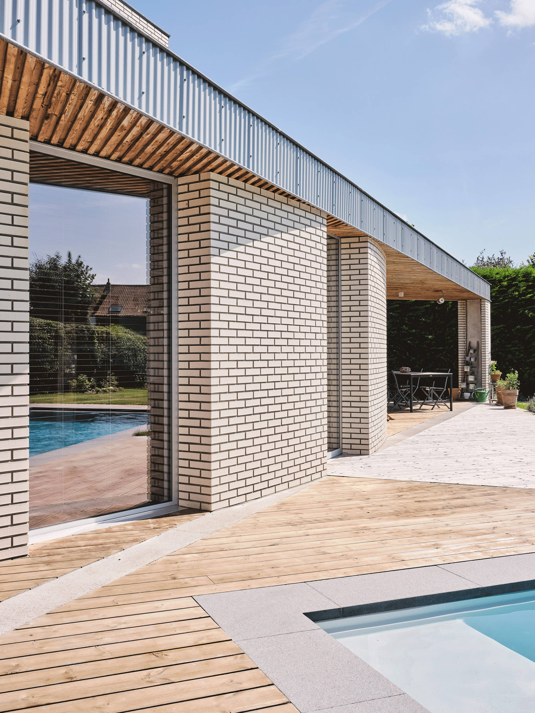 TRIANGLE HOUSE