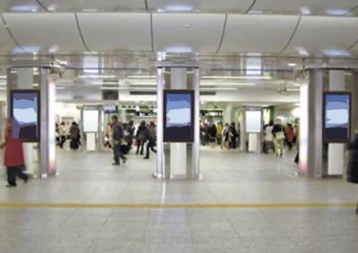JR横浜駅中央通路デジタルサイネージ