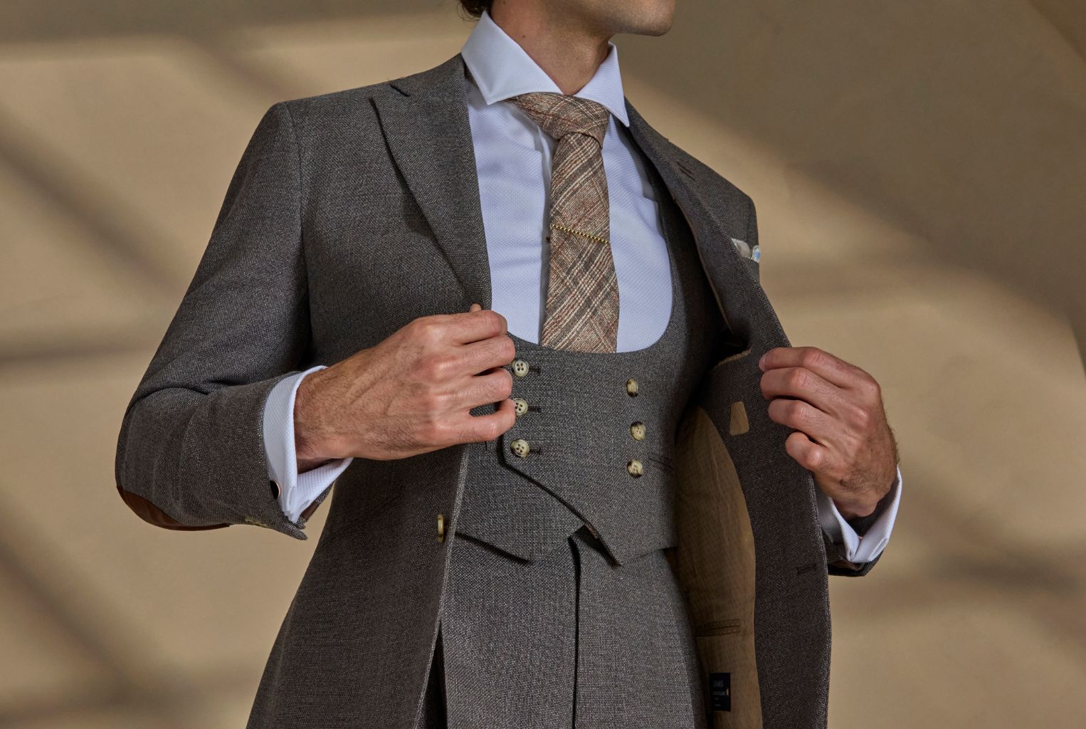 Top Tips for Matching a Shirt to a Suit | Hive & Colony