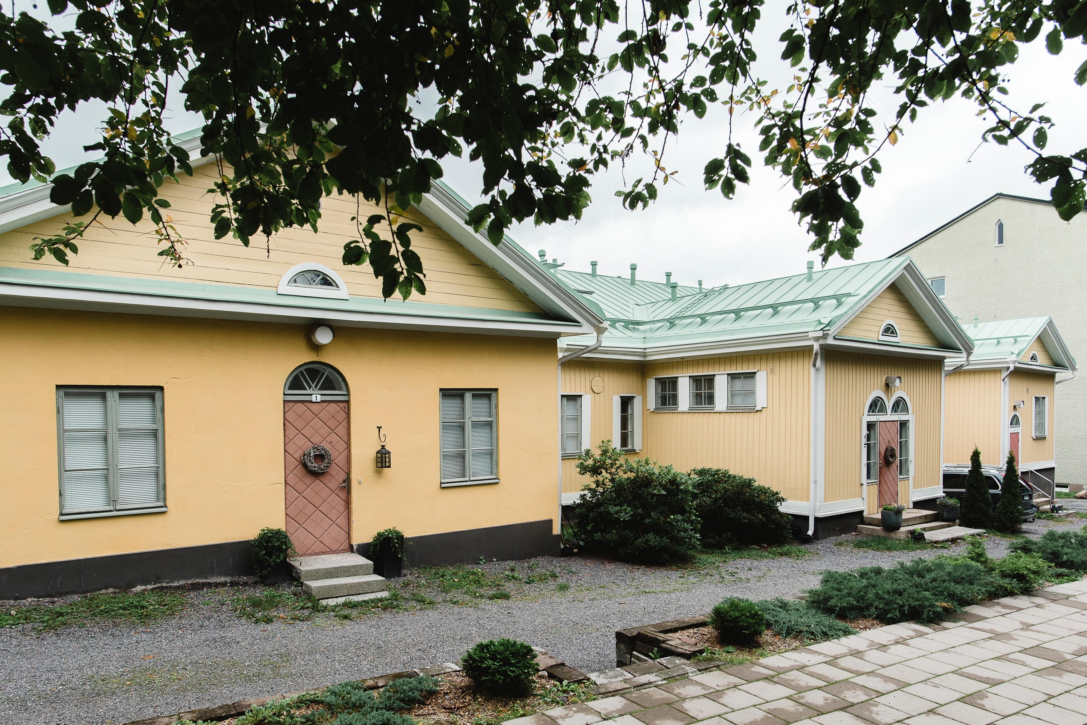 Entinen upseerikerho rivitalona