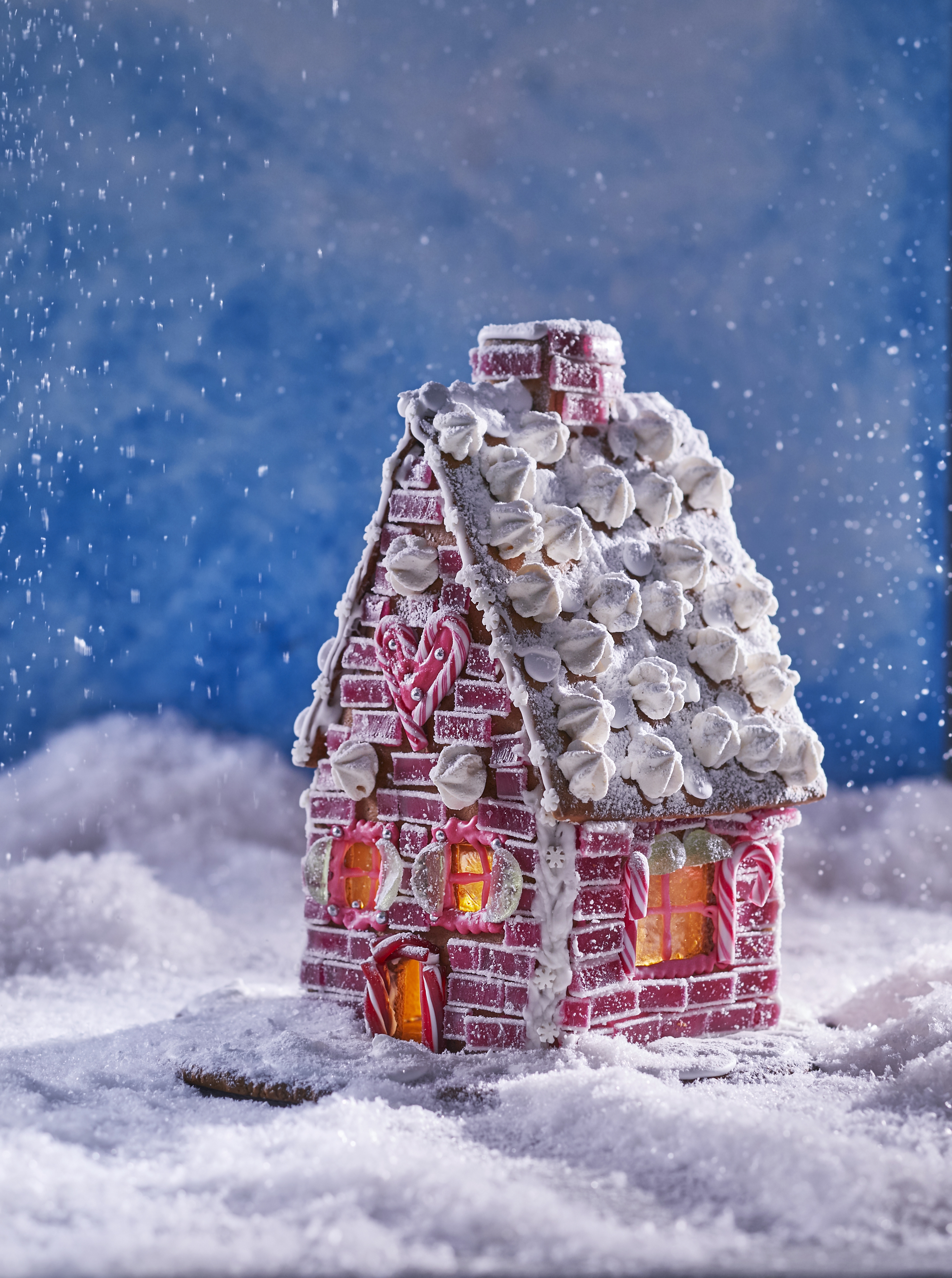 Suloinen piparkakkutalo.