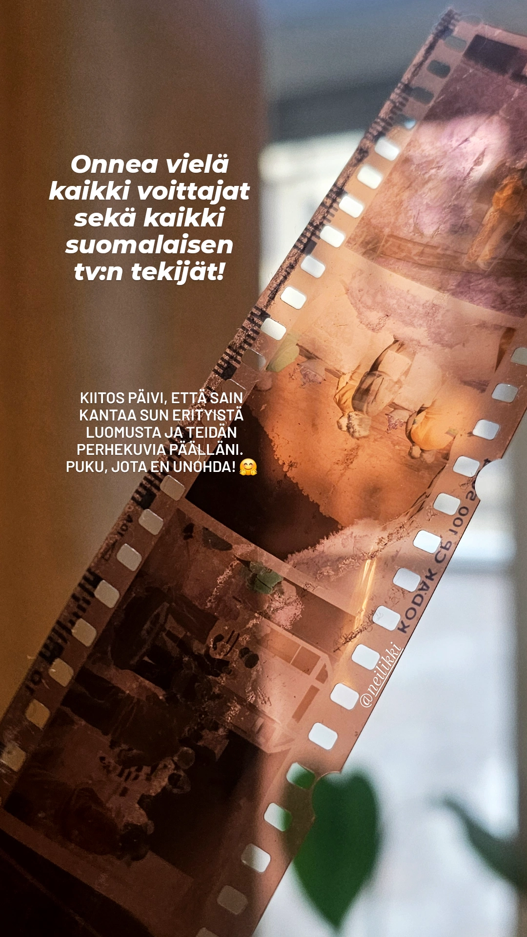 Lähikuva valokuvanegatiivista