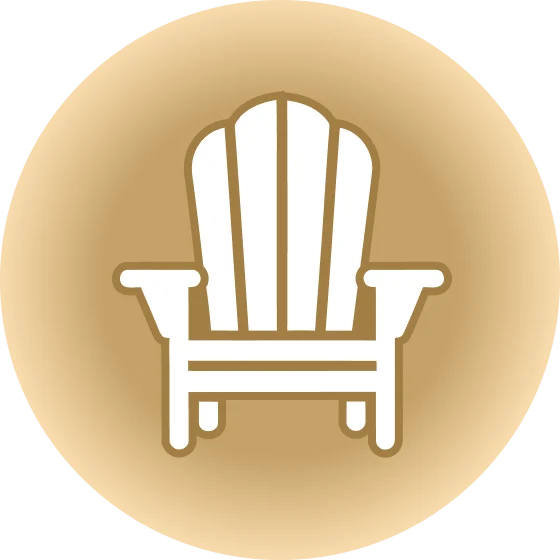 Ícono de silla Adirondack blanca con destellos amarillos sobre un fondo circular degradado color canela