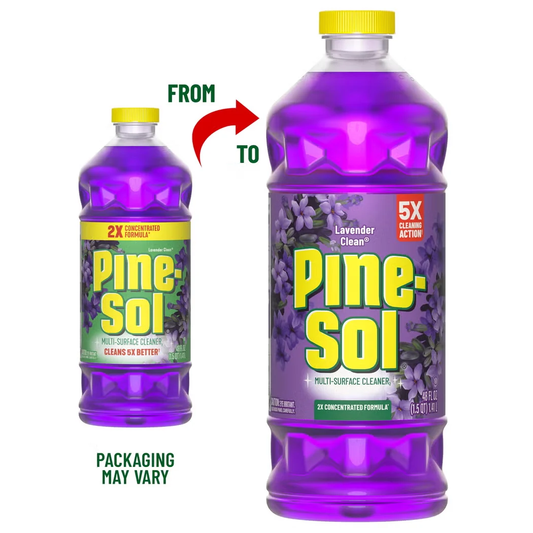 Dos botellas de Pine-Sol Lavender Clean que muestran la transición de la antigua concentración a la nueva.