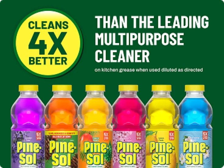 Variedad de productos Pine-Sol sobre un fondo verde con las palabras "Limpia 4 veces mejor que el limpiador multiusos líder".