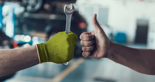 Warning signs your car needs a service - Hippo guide