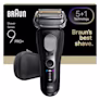 Braun Series 9 PRO+ 9600s rakapparat med resefodral och laddningsställ.