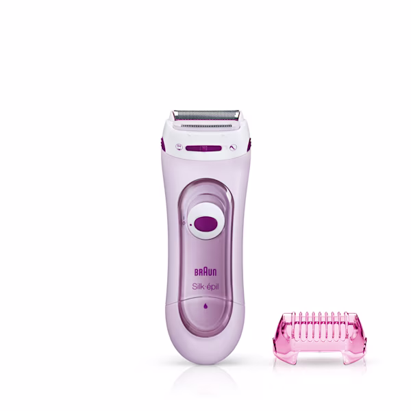 Braun Silk·épil damrakapparat LS5100 mot en vit bakgrund med det rosa trimmerhuvudet placerat bredvid. Braun Silk·épil damrakapparat LS5100 mot en vit bakgrund med det rosa trimmerhuvudet placerat bredvid.