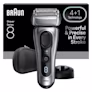 Braun Series 8 8617s rakapparat med resefodral och laddningsställ.