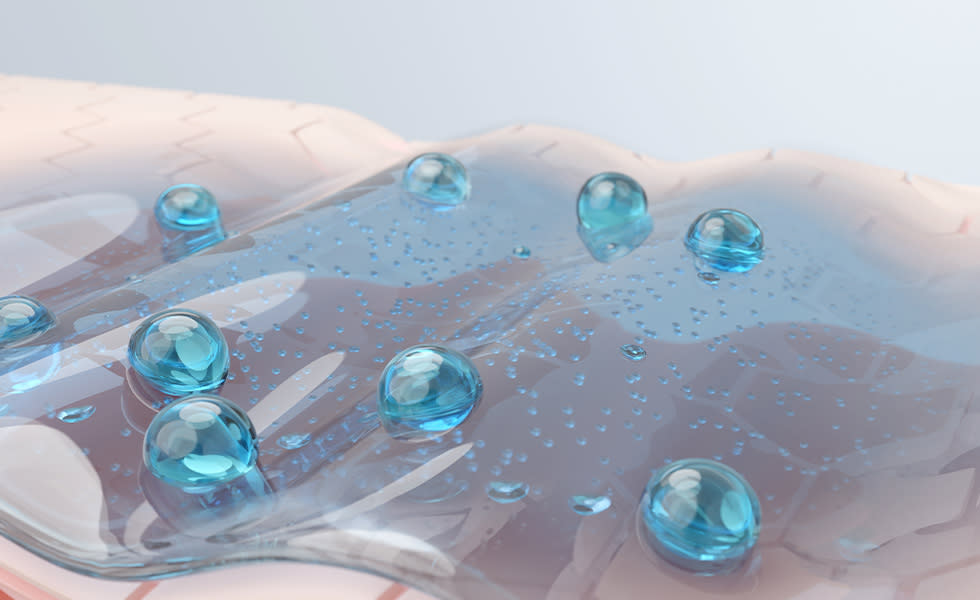 Illustration of moisture droplets hydrating and protecting the skin’s surface.