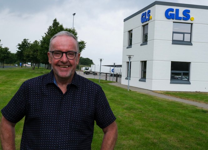 Bjarne foran GLS-domicilet i Kolding