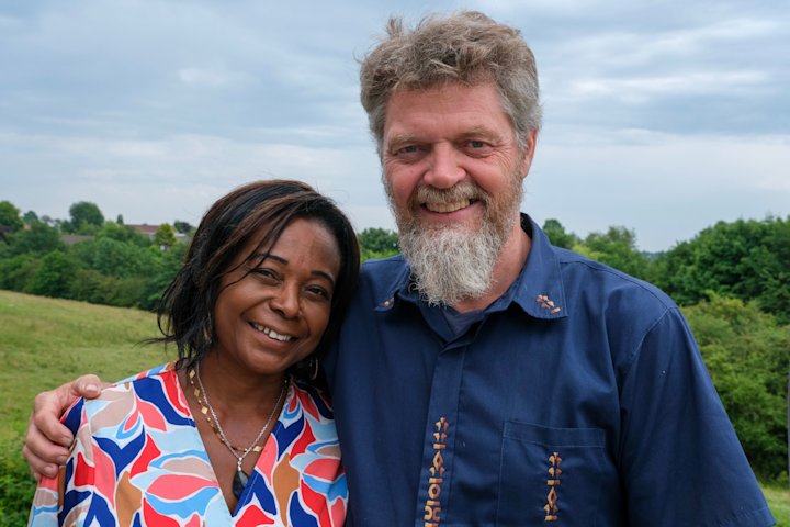 Jan Buhl Larsen og Louisina Botofosy ved Jans hjem på Agertoften i Kolding