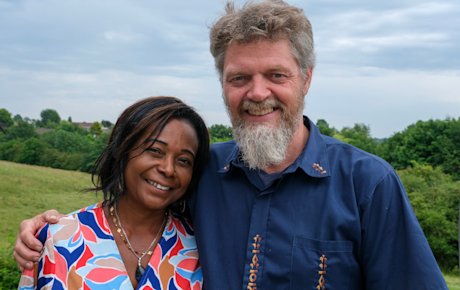 Jan Buhl Larsen og Louisina Botofosy ved Jans hjem på Agertoften i Kolding