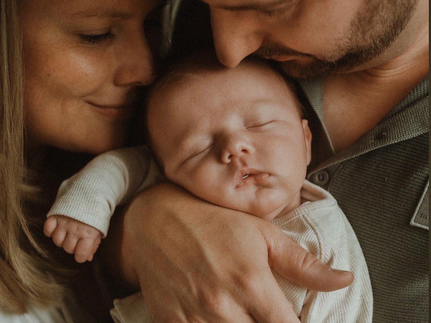 What is a Hybrid Newborn Session? Austin Newborn Photographer