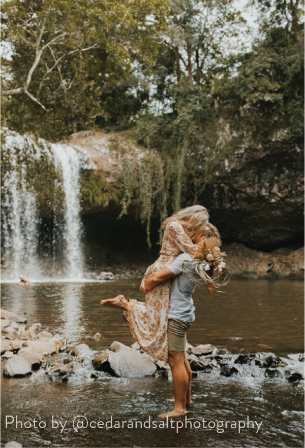 cute & simple couple pic ideas 📸🌺 | Gallery posted by Maria Fern 🌿 |  Lemon8