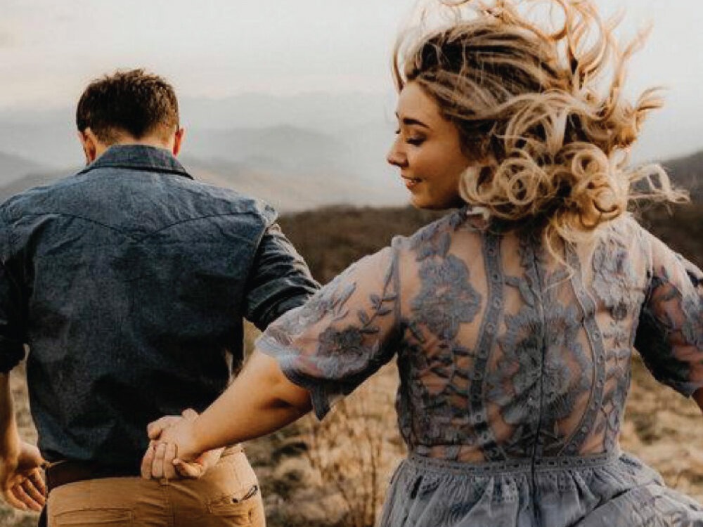 215+ Best Couple Poses to Add to Your Wedding Album Now
