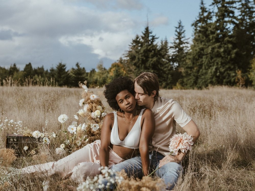 Sweet & Simple Posing Tips for LGBTQ+ Couples