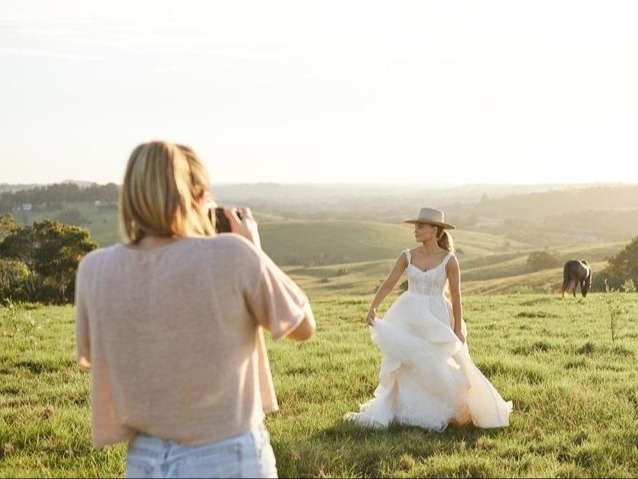 10 Wedding Photo Poses That You'll Need For Your Upcoming Wedding!