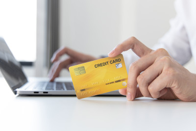 Weighing the Pros and Cons of Credit Card Usage in Your Budget