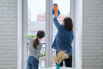 Keeping a Clean House with Kids: Practical Tips for Busy Parents