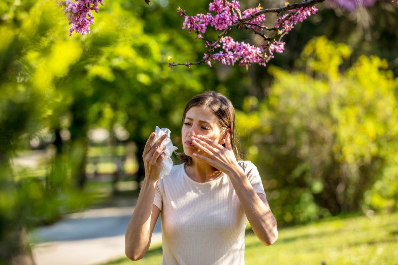 Sneezing, Itching, and Runny Nose? Here's How to Deal with Allergies