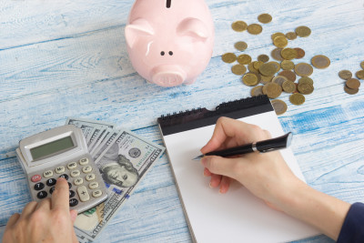 The Ultimate Guide to Living on a Tight Budget and Saving Money