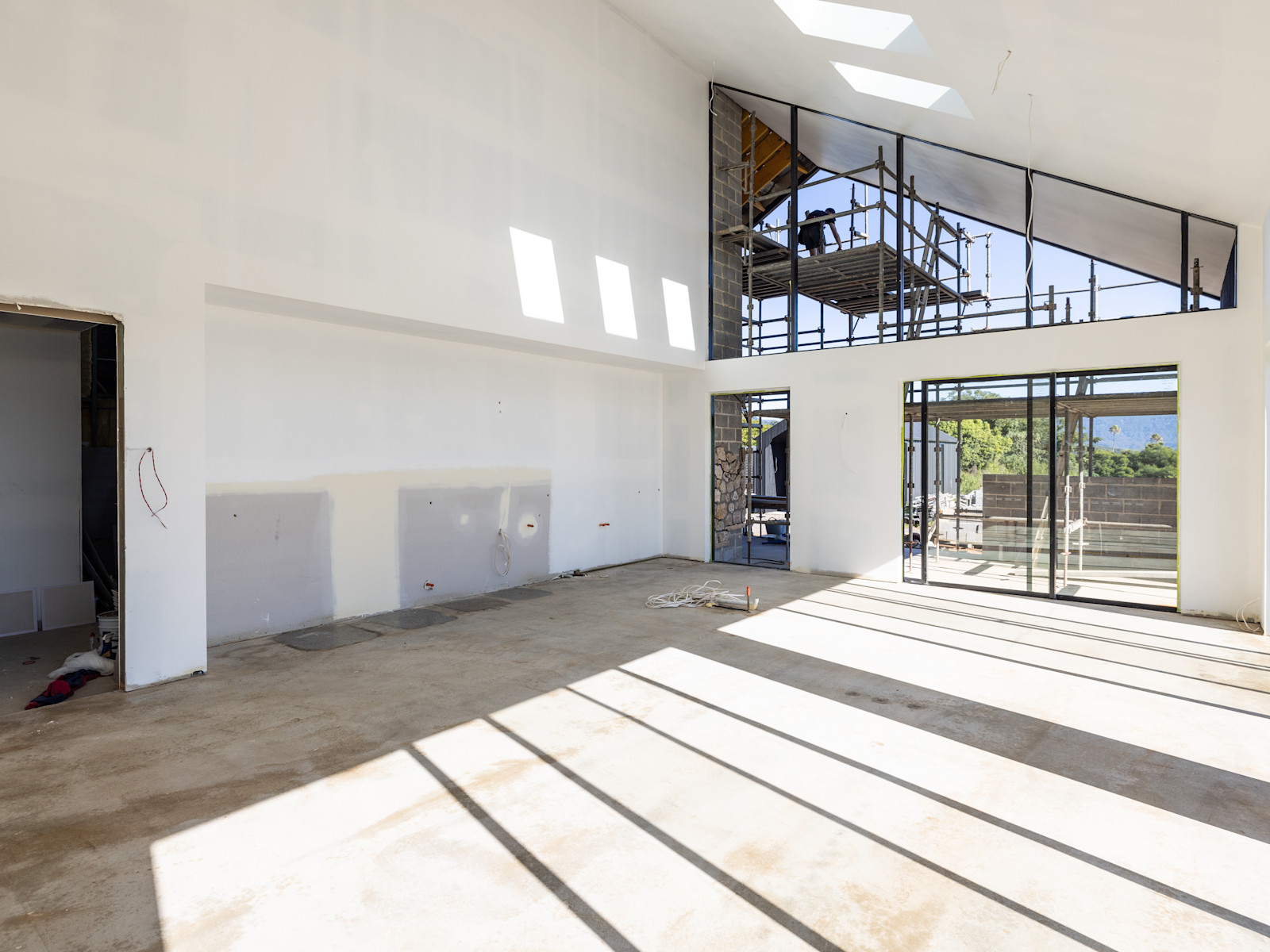 Secondary Dwelling: Paint Begins & Concrete Polished — image 2