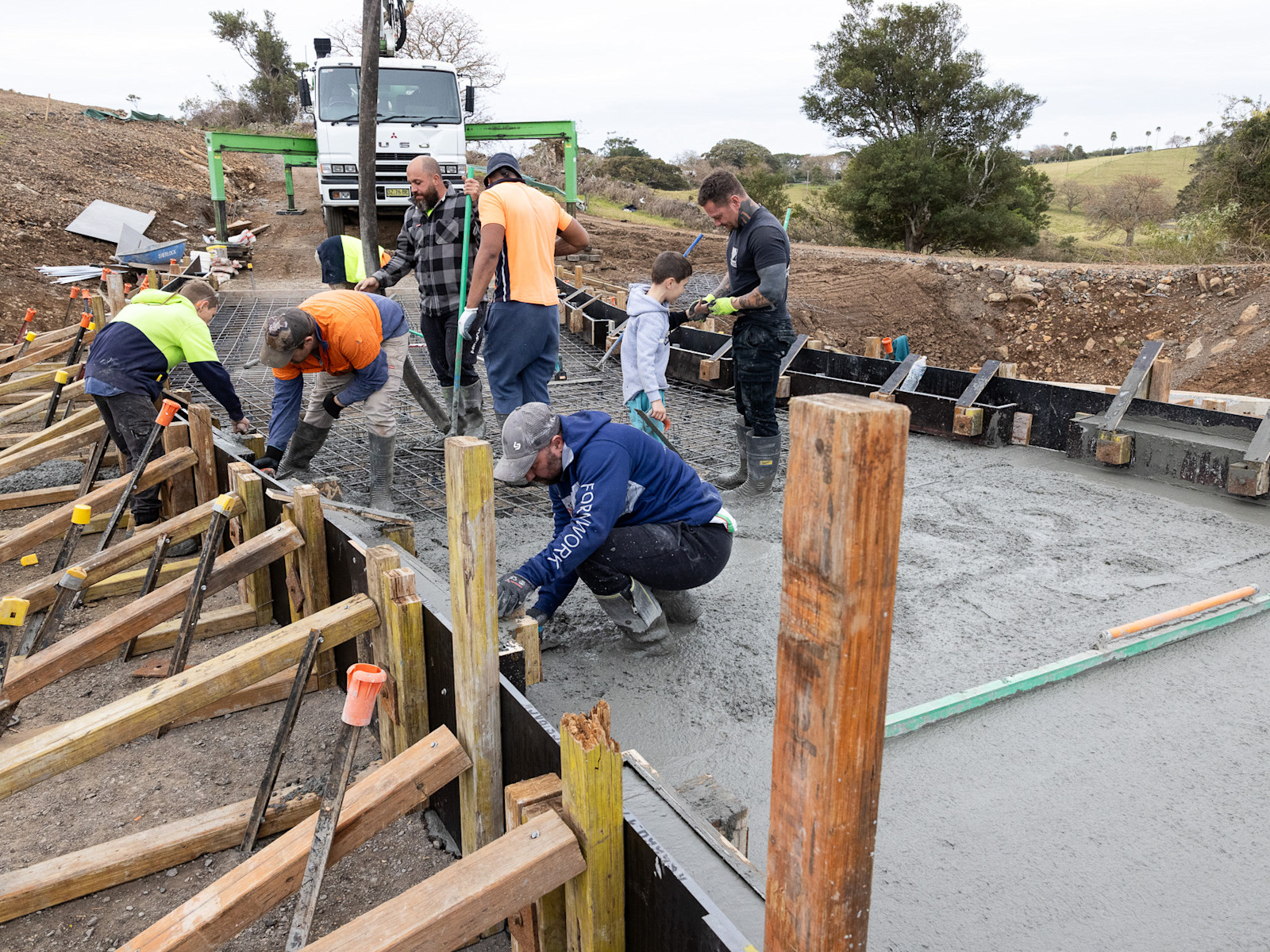 Bridge Pour in Action — image 5