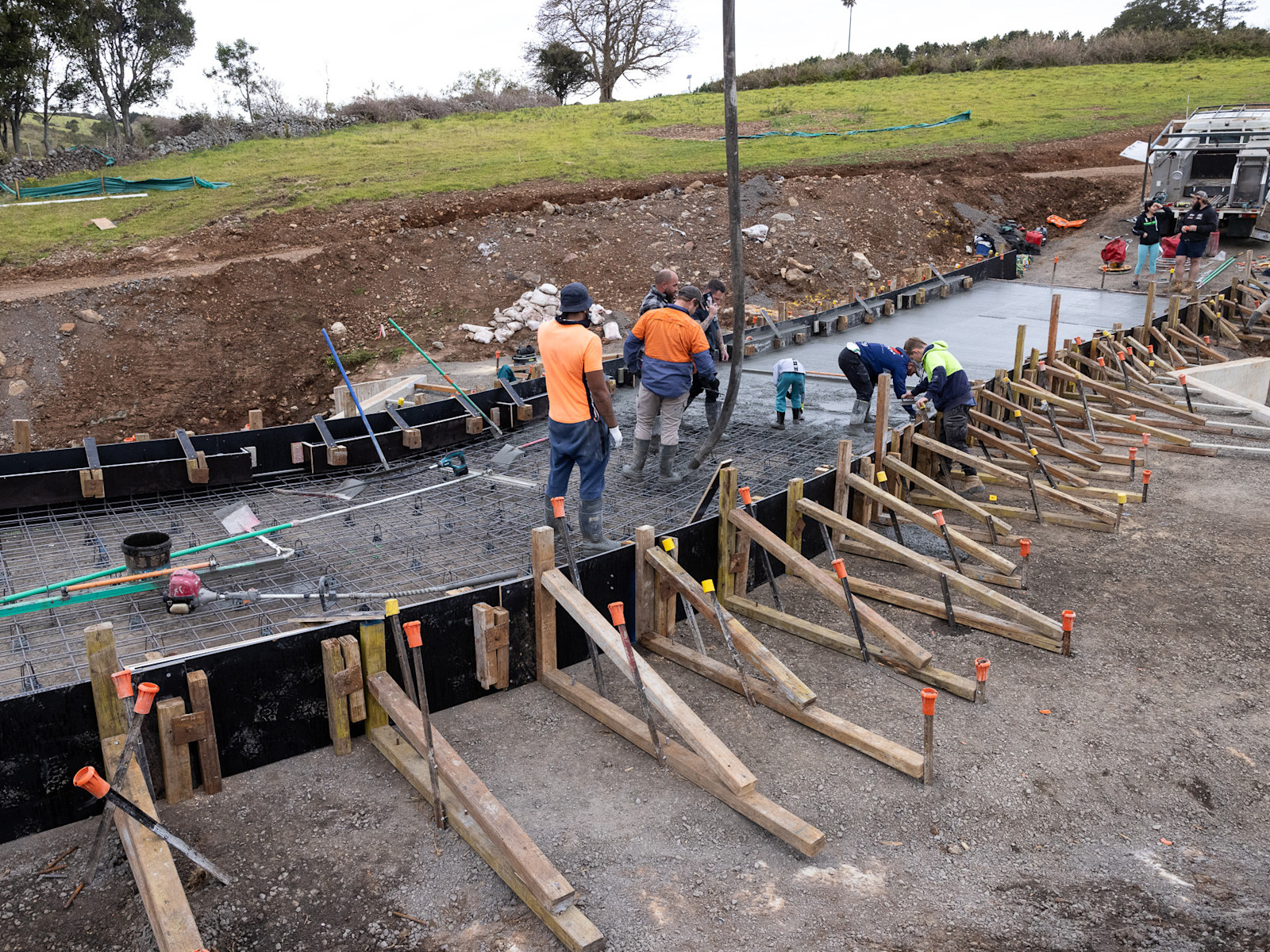 Bridge Pour in Action — image 3