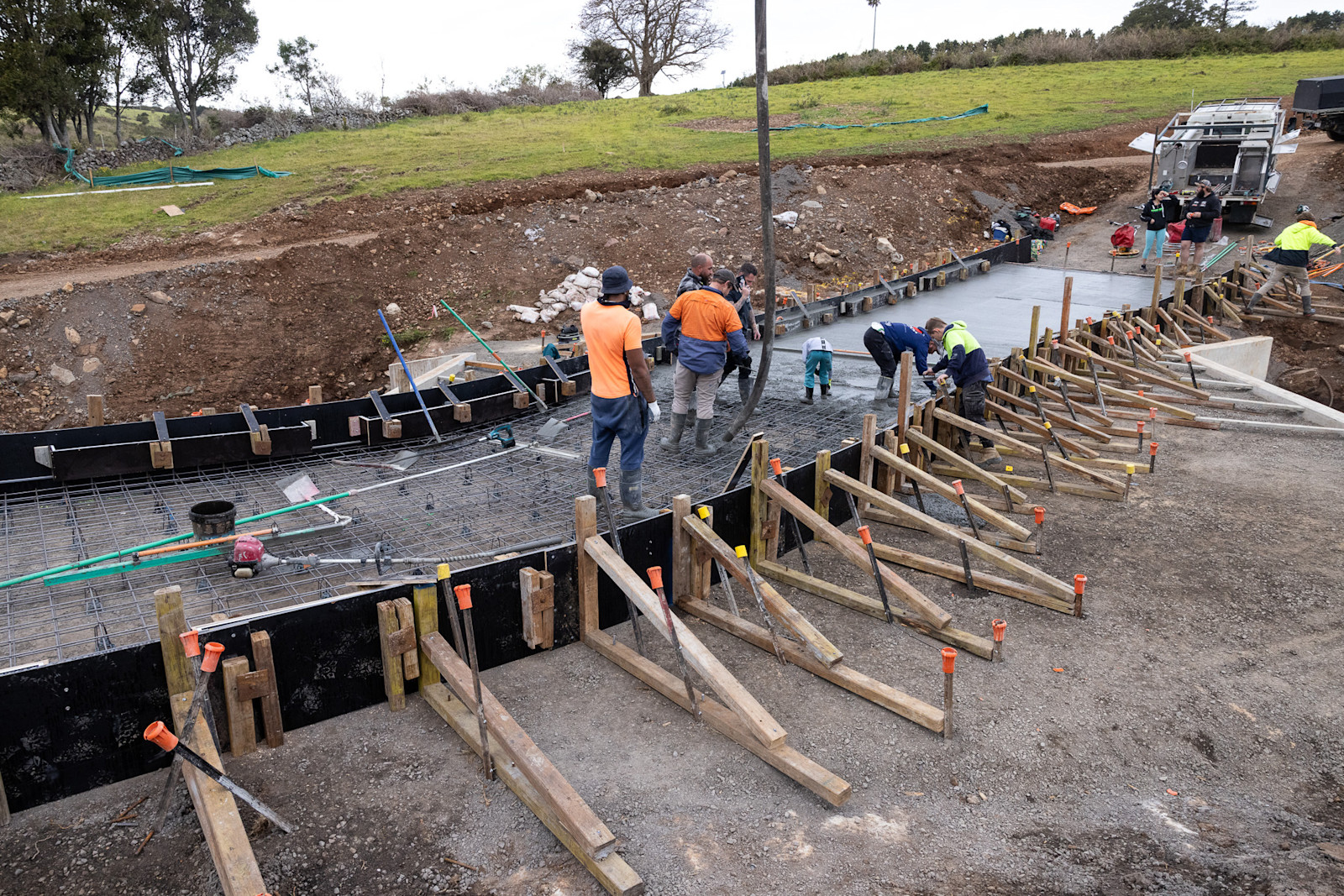 Bridge Pour in Action — image 3