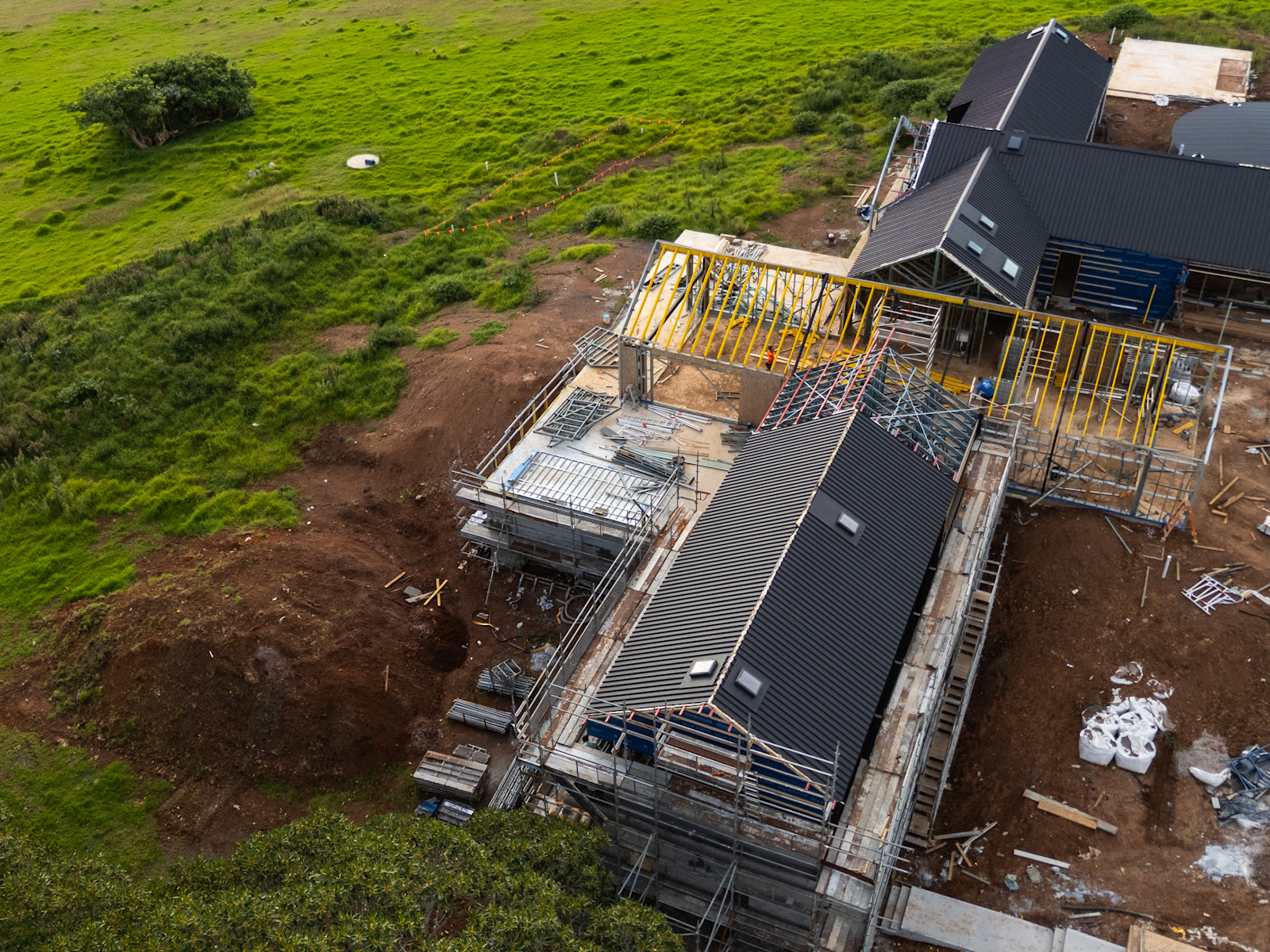 Primary Dwelling: Steel Frames Locked In — image 3