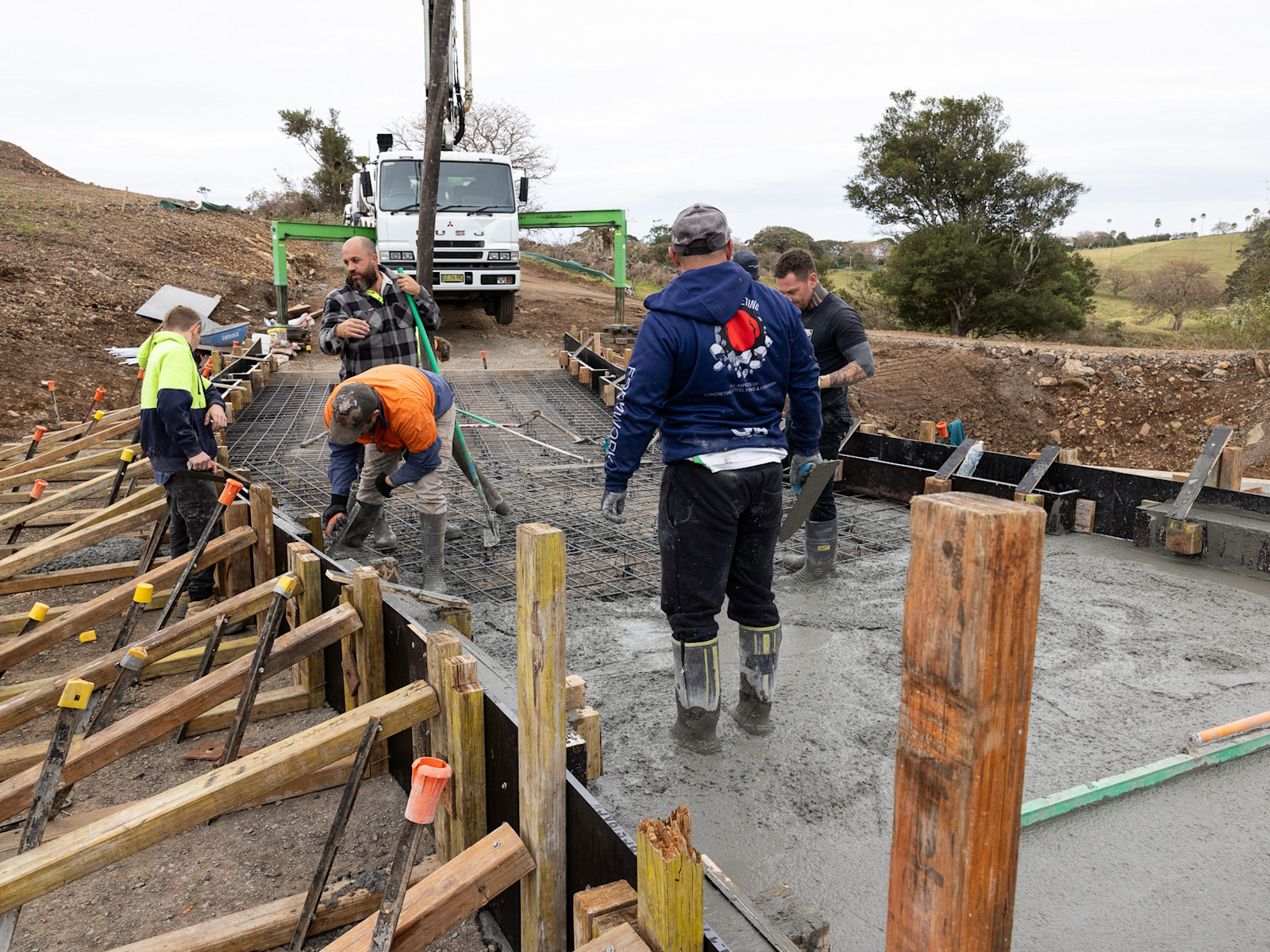 Bridge Pour in Action — image 4