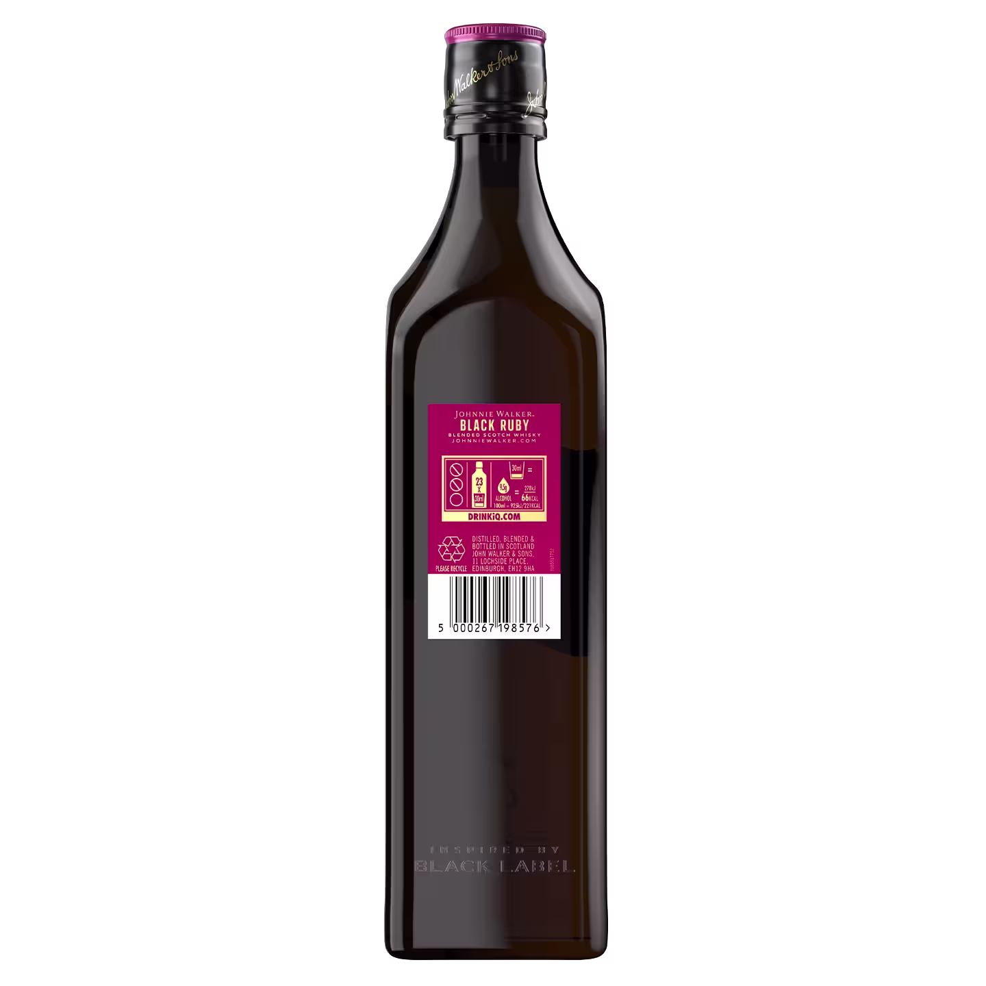 Ciemna szklana butelka z fioletowym korkiem pokazana z tyłu. Widoczna jest różowa etykieta z informacjami o produkcie, ikonami i kodem kreskowym. Słowa BLACK LABEL są wytłoczone w pobliżu dna butelki.