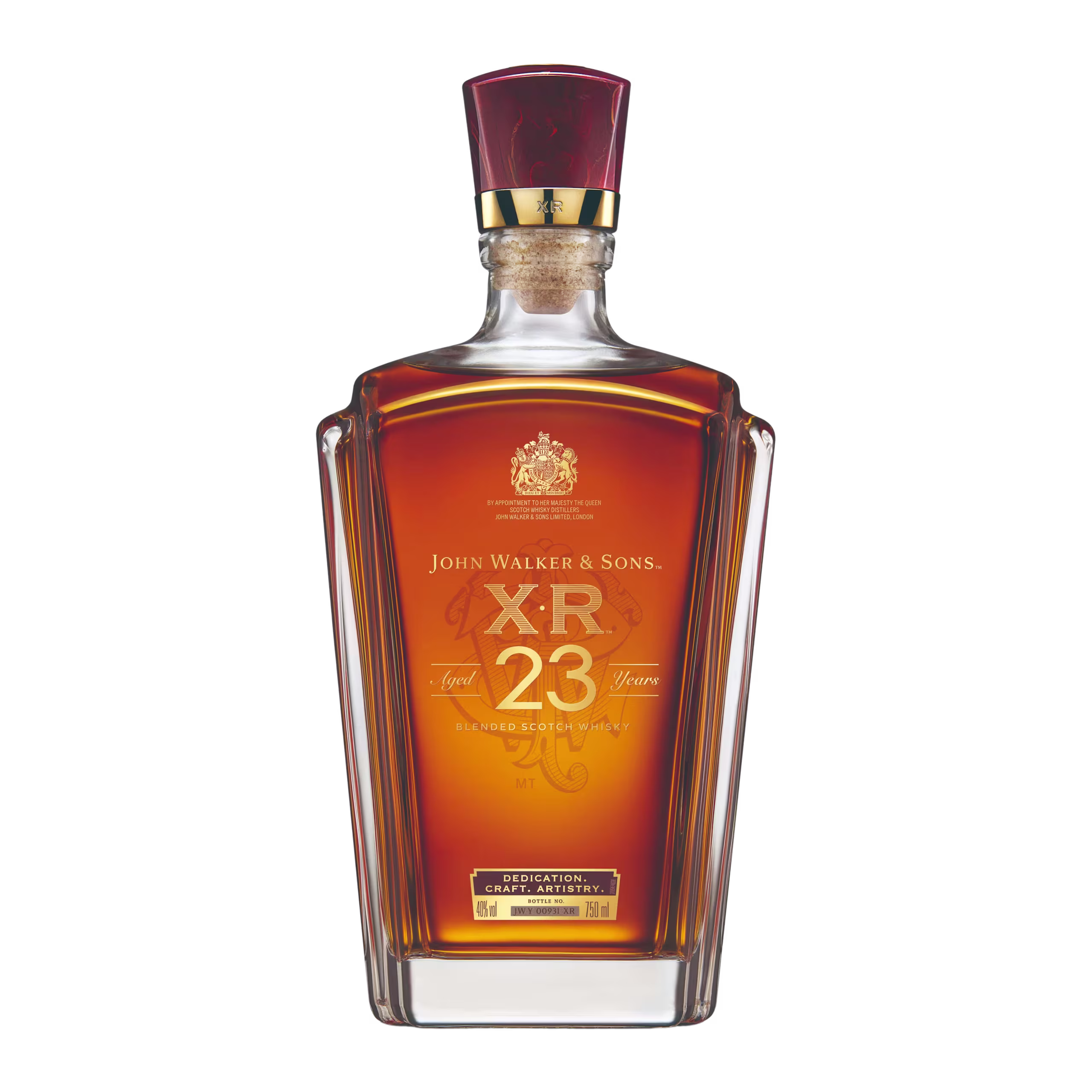 一瓶尊尼獲加XR 23年調和蘇格蘭威士忌。酒瓶優雅，瓶內盛裝著濃鬱的琥珀色酒液，正面標籤上飾有金色文字和皇家徽章。