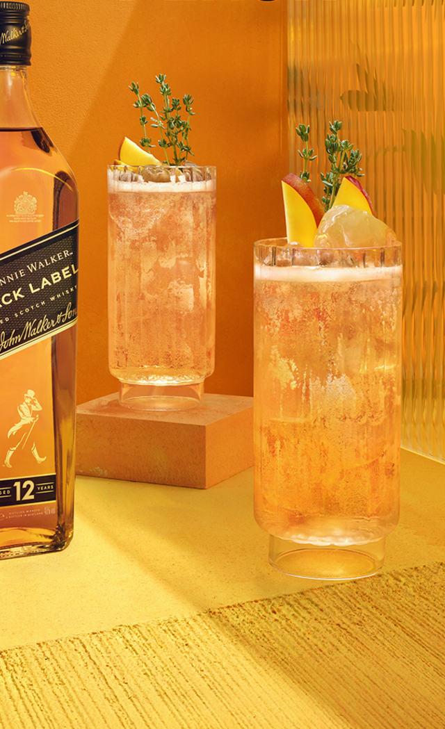 The sparkling sweet johnnie peach | Whisky Cocktails | Johnnie