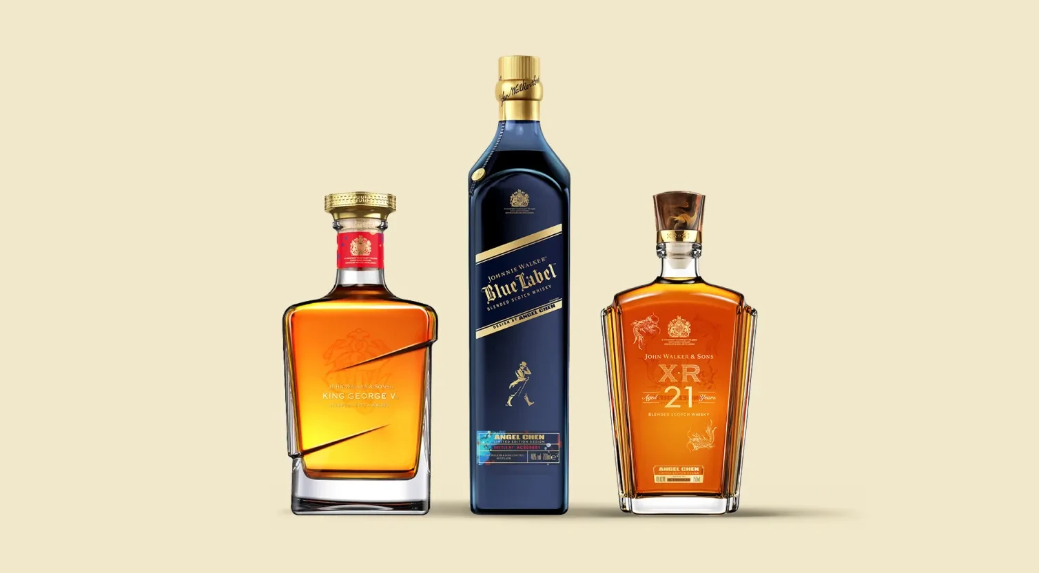  Tři láhve whisky Johnnie Walker, které zvýrazňují kolekci limitované edice.